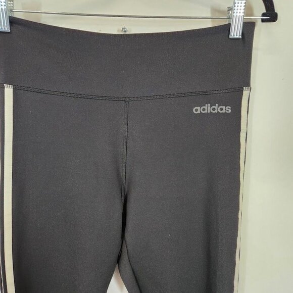 Adidas Women's 3/4‎ Length Leggings in Black - Size Medium - Picture 2 of 7